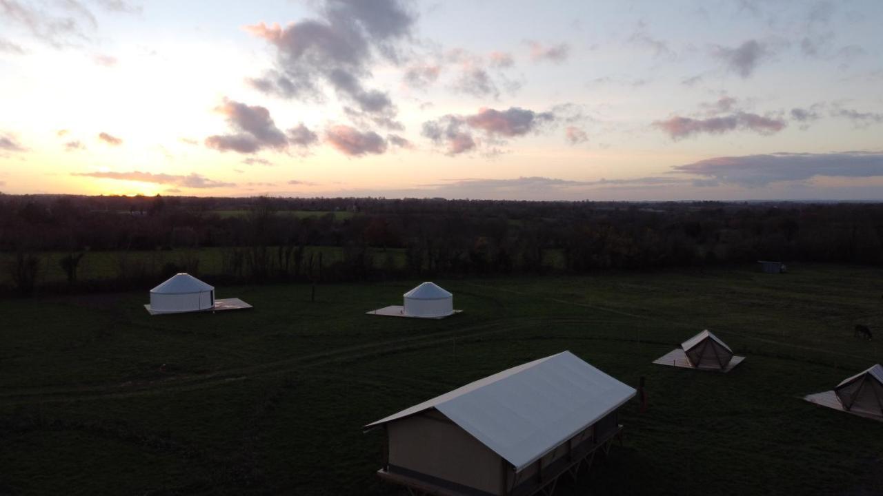Camping A La Ferme - Hebergements Insolites Cerisy-la-Foret Eksteriør billede