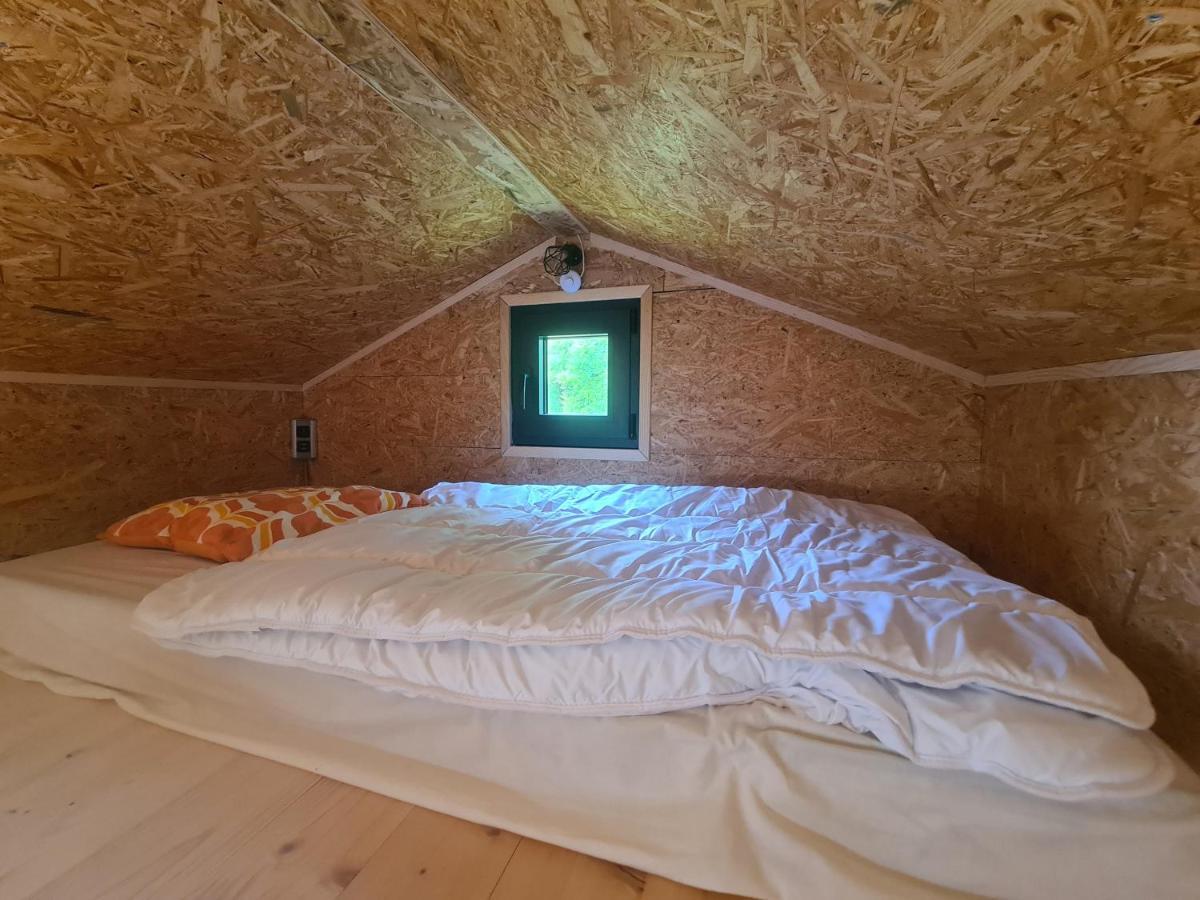 Camping A La Ferme - Hebergements Insolites Cerisy-la-Foret Eksteriør billede