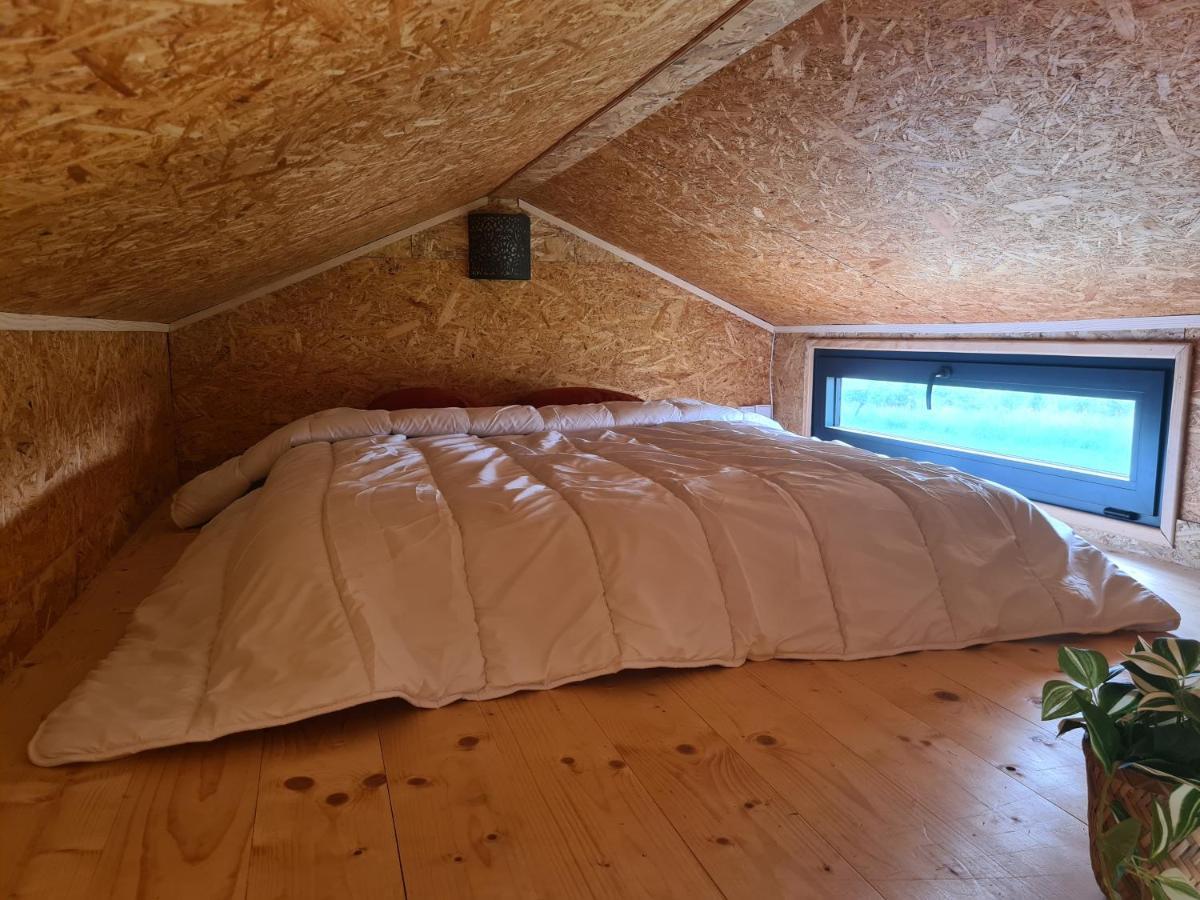 Camping A La Ferme - Hebergements Insolites Cerisy-la-Foret Eksteriør billede