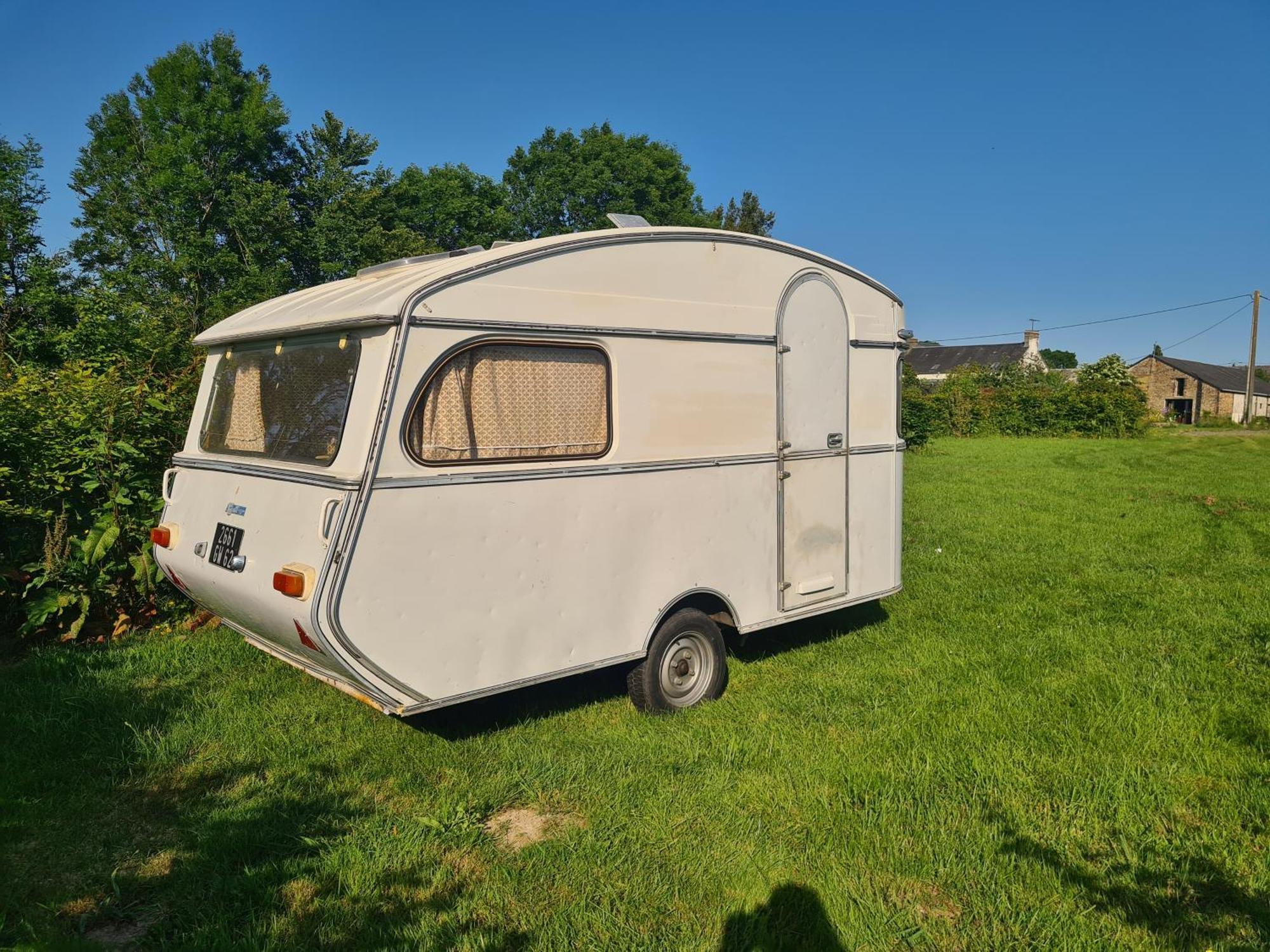 Camping A La Ferme - Hebergements Insolites Cerisy-la-Foret Eksteriør billede